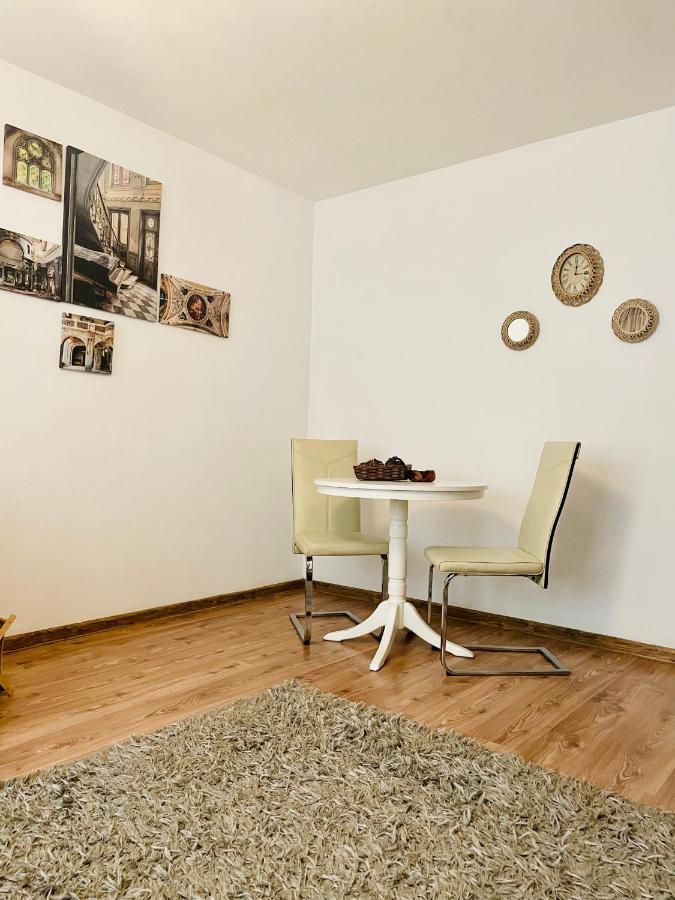 Thias Apartment -Parter, Langa Spitalul Marie Curie Bucarest Exterior foto
